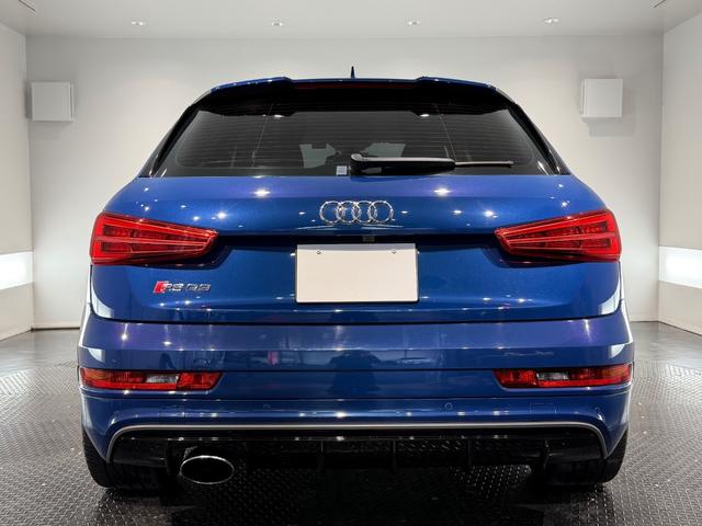 RS Q3 パフォーマンス ベースグレード パノラマサンルーフ/パワーバックドア/純正ナビTV/BOSEサウンド/カーボンインパネ/ハーフレザー/シートヒーター/ETC/Bカメラ/20AW/レッドキャリパー/(7枚目)