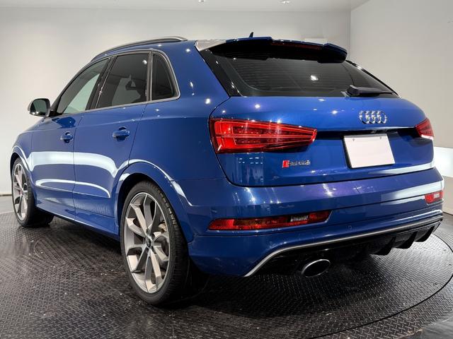 RS Q3 パフォーマンス ベースグレード パノラマサンルーフ/パワーバックドア/純正ナビTV/BOSEサウンド/カーボンインパネ/ハーフレザー/シートヒーター/ETC/Bカメラ/20AW/レッドキャリパー/(8枚目)