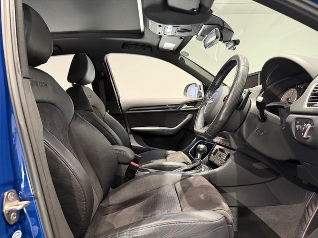 RS Q3 パフォーマンス ベースグレード パノラマサンルーフ/パワーバックドア/純正ナビTV/BOSEサウンド/カーボンインパネ/ハーフレザー/シートヒーター/ETC/Bカメラ/20AW/レッドキャリパー/(12枚目)