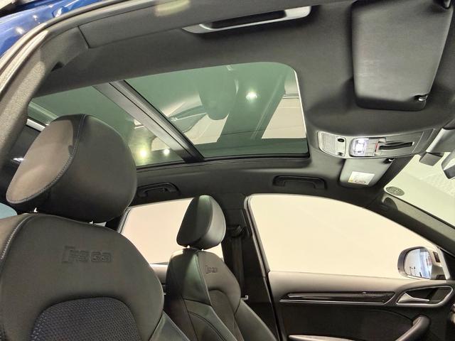 RS Q3 パフォーマンス ベースグレード パノラマサンルーフ/パワーバックドア/純正ナビTV/BOSEサウンド/カーボンインパネ/ハーフレザー/シートヒーター/ETC/Bカメラ/20AW/レッドキャリパー/(18枚目)