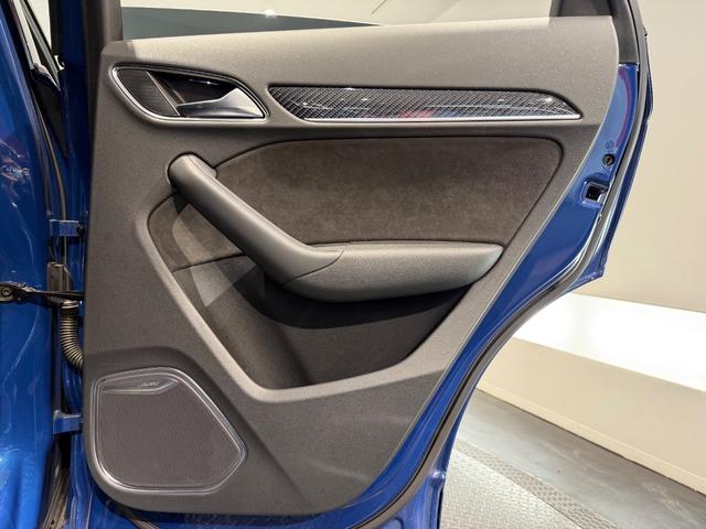 RS Q3 パフォーマンス ベースグレード パノラマサンルーフ/パワーバックドア/純正ナビTV/BOSEサウンド/カーボンインパネ/ハーフレザー/シートヒーター/ETC/Bカメラ/20AW/レッドキャリパー/(25枚目)