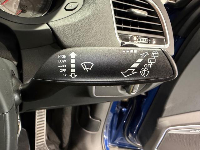 RS Q3 パフォーマンス ベースグレード パノラマサンルーフ/パワーバックドア/純正ナビTV/BOSEサウンド/カーボンインパネ/ハーフレザー/シートヒーター/ETC/Bカメラ/20AW/レッドキャリパー/(33枚目)