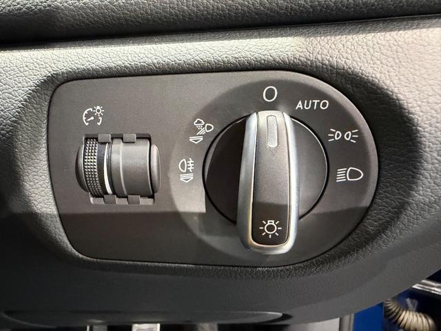 RS Q3 パフォーマンス ベースグレード パノラマサンルーフ/パワーバックドア/純正ナビTV/BOSEサウンド/カーボンインパネ/ハーフレザー/シートヒーター/ETC/Bカメラ/20AW/レッドキャリパー/(35枚目)