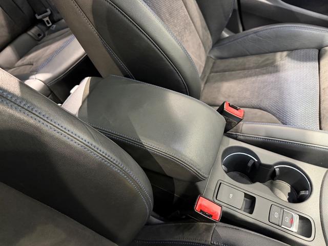 RS Q3 パフォーマンス ベースグレード パノラマサンルーフ/パワーバックドア/純正ナビTV/BOSEサウンド/カーボンインパネ/ハーフレザー/シートヒーター/ETC/Bカメラ/20AW/レッドキャリパー/(41枚目)