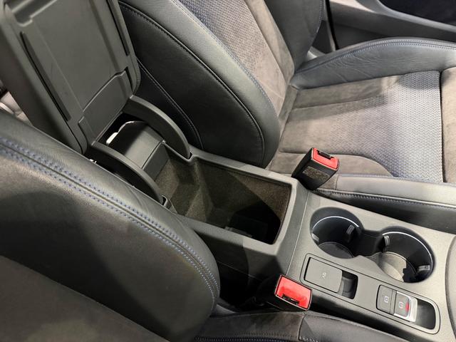 RS Q3 パフォーマンス ベースグレード パノラマサンルーフ/パワーバックドア/純正ナビTV/BOSEサウンド/カーボンインパネ/ハーフレザー/シートヒーター/ETC/Bカメラ/20AW/レッドキャリパー/(42枚目)