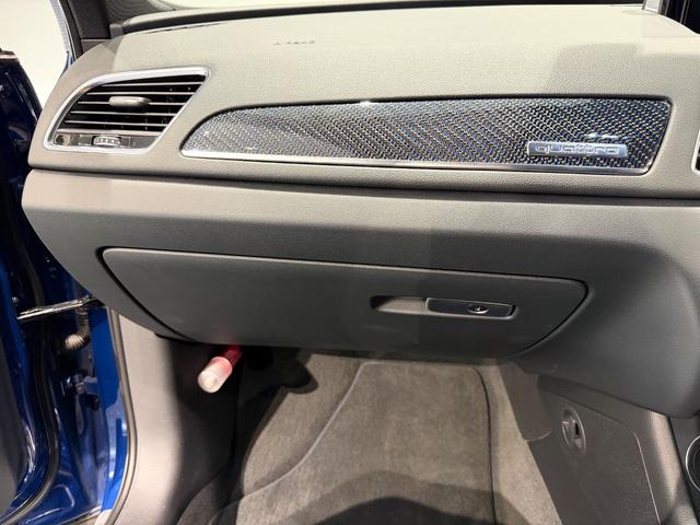 RS Q3 パフォーマンス ベースグレード パノラマサンルーフ/パワーバックドア/純正ナビTV/BOSEサウンド/カーボンインパネ/ハーフレザー/シートヒーター/ETC/Bカメラ/20AW/レッドキャリパー/(43枚目)