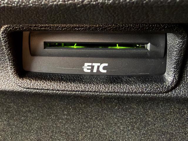 RS Q3 パフォーマンス ベースグレード パノラマサンルーフ/パワーバックドア/純正ナビTV/BOSEサウンド/カーボンインパネ/ハーフレザー/シートヒーター/ETC/Bカメラ/20AW/レッドキャリパー/(45枚目)