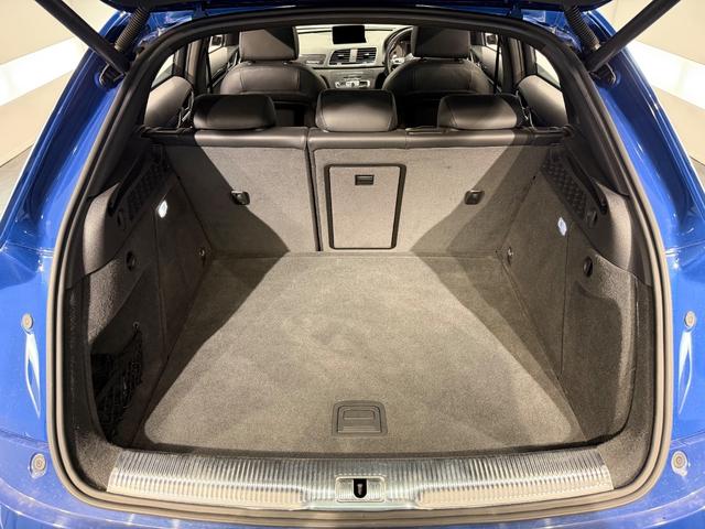 RS Q3 パフォーマンス ベースグレード パノラマサンルーフ/パワーバックドア/純正ナビTV/BOSEサウンド/カーボンインパネ/ハーフレザー/シートヒーター/ETC/Bカメラ/20AW/レッドキャリパー/(46枚目)