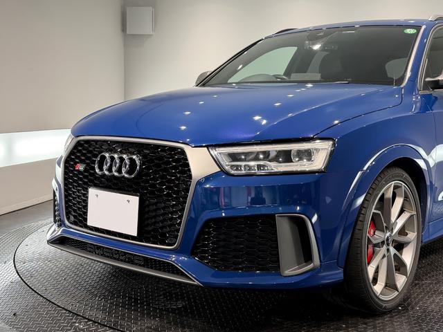 RS Q3 パフォーマンス ベースグレード パノラマサンルーフ/パワーバックドア/純正ナビTV/BOSEサウンド/カーボンインパネ/ハーフレザー/シートヒーター/ETC/Bカメラ/20AW/レッドキャリパー/(63枚目)