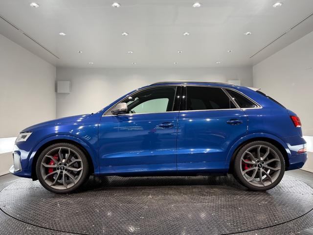 RS Q3 パフォーマンス ベースグレード パノラマサンルーフ/パワーバックドア/純正ナビTV/BOSEサウンド/カーボンインパネ/ハーフレザー/シートヒーター/ETC/Bカメラ/20AW/レッドキャリパー/(69枚目)