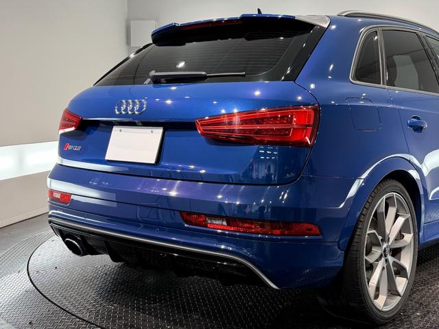 RS Q3 パフォーマンス ベースグレード パノラマサンルーフ/パワーバックドア/純正ナビTV/BOSEサウンド/カーボンインパネ/ハーフレザー/シートヒーター/ETC/Bカメラ/20AW/レッドキャリパー/(70枚目)