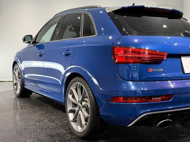 RS Q3 パフォーマンス ベースグレード パノラマサンルーフ/パワーバックドア/純正ナビTV/BOSEサウンド/カーボンインパネ/ハーフレザー/シートヒーター/ETC/Bカメラ/20AW/レッドキャリパー/(74枚目)