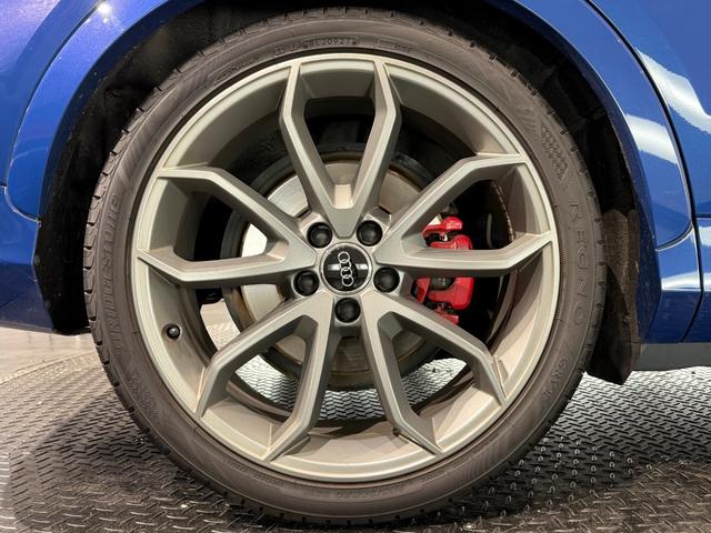 RS Q3 パフォーマンス ベースグレード パノラマサンルーフ/パワーバックドア/純正ナビTV/BOSEサウンド/カーボンインパネ/ハーフレザー/シートヒーター/ETC/Bカメラ/20AW/レッドキャリパー/(76枚目)