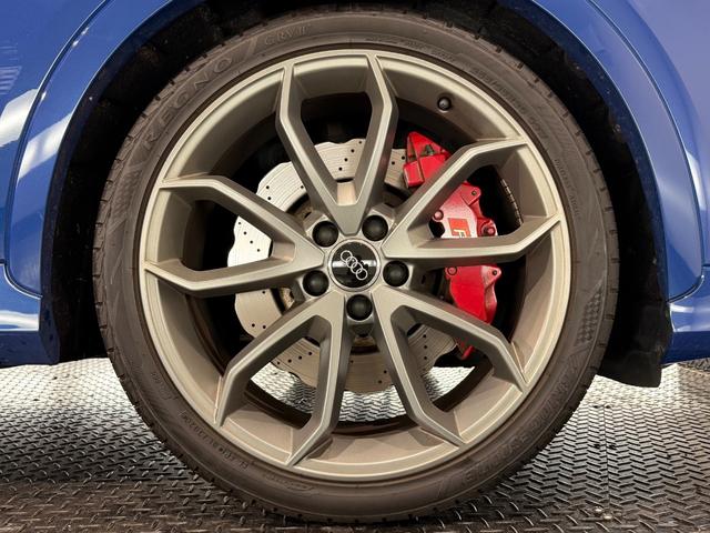 RS Q3 パフォーマンス ベースグレード パノラマサンルーフ/パワーバックドア/純正ナビTV/BOSEサウンド/カーボンインパネ/ハーフレザー/シートヒーター/ETC/Bカメラ/20AW/レッドキャリパー/(77枚目)