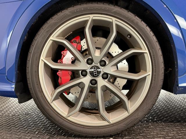 RS Q3 パフォーマンス ベースグレード パノラマサンルーフ/パワーバックドア/純正ナビTV/BOSEサウンド/カーボンインパネ/ハーフレザー/シートヒーター/ETC/Bカメラ/20AW/レッドキャリパー/(78枚目)