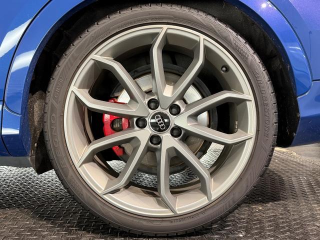 RS Q3 パフォーマンス ベースグレード パノラマサンルーフ/パワーバックドア/純正ナビTV/BOSEサウンド/カーボンインパネ/ハーフレザー/シートヒーター/ETC/Bカメラ/20AW/レッドキャリパー/(79枚目)