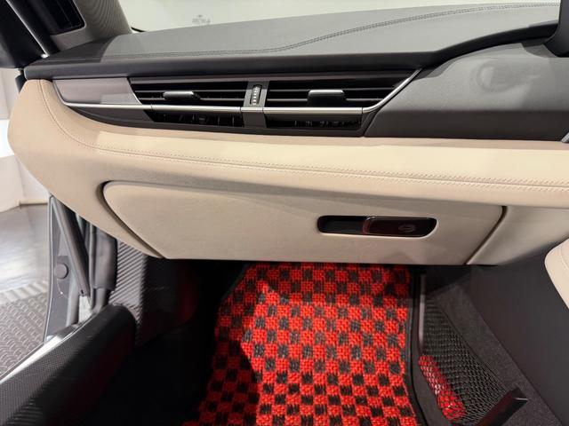 i8 ベースグレード アイボリーレザー/5本トリプルスポーク20AW/ストレージPKG/ハーマンカードンサウンド/Bカメラ/ETC/LEDヘッド/シートヒーター/ドラレコ/(35枚目)