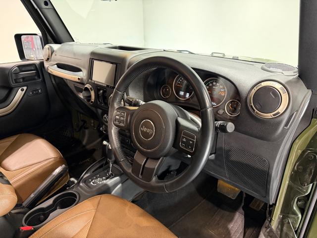 ジープ・ラングラーアンリミテッド 75thアニバーサリーエディション 150台限定車/ワンオーナー車/スポーツメッシュコンビベージュレザーシート/17インチAW/カロッツェリアナビTV/シートヒーター/Bカメラ/ETC/ドラレコ/Bluetoothオーディオ(11枚目)