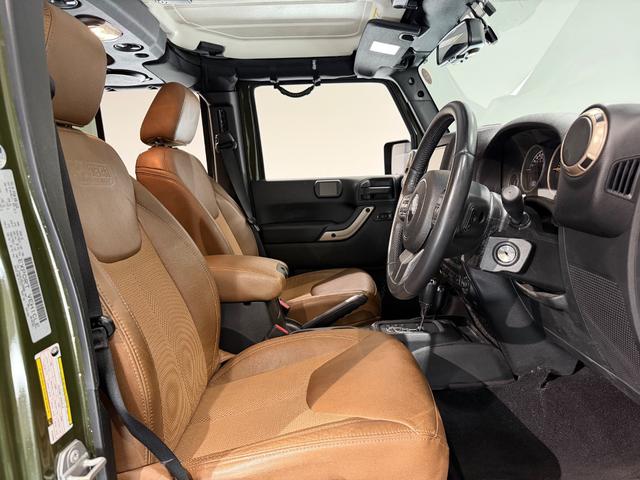 ジープ・ラングラーアンリミテッド 75thアニバーサリーエディション 150台限定車/ワンオーナー車/スポーツメッシュコンビベージュレザーシート/17インチAW/カロッツェリアナビTV/シートヒーター/Bカメラ/ETC/ドラレコ/Bluetoothオーディオ(12枚目)
