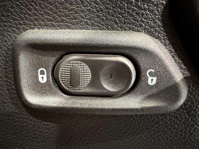 ジープ・ラングラーアンリミテッド 75thアニバーサリーエディション 150台限定車/ワンオーナー車/スポーツメッシュコンビベージュレザーシート/17インチAW/カロッツェリアナビTV/シートヒーター/Bカメラ/ETC/ドラレコ/Bluetoothオーディオ(15枚目)