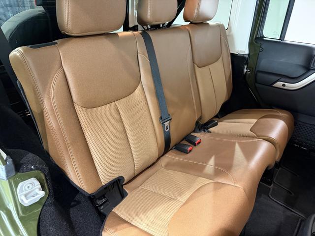 ジープ・ラングラーアンリミテッド 75thアニバーサリーエディション 150台限定車/ワンオーナー車/スポーツメッシュコンビベージュレザーシート/17インチAW/カロッツェリアナビTV/シートヒーター/Bカメラ/ETC/ドラレコ/Bluetoothオーディオ(22枚目)