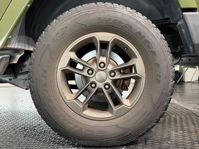 ジープ・ラングラーアンリミテッド 75thアニバーサリーエディション 150台限定車/ワンオーナー車/スポーツメッシュコンビベージュレザーシート/17インチAW/カロッツェリアナビTV/シートヒーター/Bカメラ/ETC/ドラレコ/Bluetoothオーディオ(79枚目)