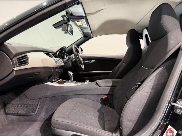 Ｚ４ ｓＤｒｉｖｅ２０ｉ　１７インチＡＷ／ＥＴＣ／パナマクロスシート／パドルシフト／レーダー探知機／（17枚目）