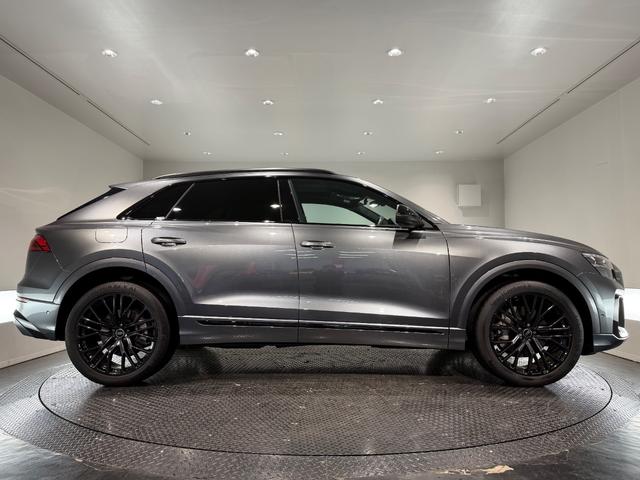 Ｑ８ ５５ＴＦＳＩクワトロ　Ｓライン　ワンオーナー／レザーＰＫＧ／コンフォートアシスタンスＰＫＧ／パノラマＳ／Ｒ／ブラックスタイリングＰＫＧ／ＨＤマトリクスＬＥＤヘッド／レーザーライト／リアインテリアプラスＰＫＧ／２２ＡＷ／ルーフレール／（5枚目）