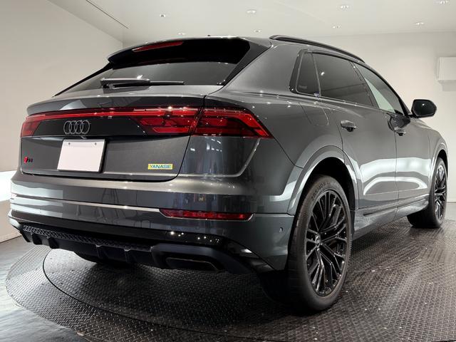 Ｑ８ ５５ＴＦＳＩクワトロ　Ｓライン　ワンオーナー／レザーＰＫＧ／コンフォートアシスタンスＰＫＧ／パノラマＳ／Ｒ／ブラックスタイリングＰＫＧ／ＨＤマトリクスＬＥＤヘッド／レーザーライト／リアインテリアプラスＰＫＧ／２２ＡＷ／ルーフレール／（6枚目）