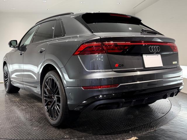 Ｑ８ ５５ＴＦＳＩクワトロ　Ｓライン　ワンオーナー／レザーＰＫＧ／コンフォートアシスタンスＰＫＧ／パノラマＳ／Ｒ／ブラックスタイリングＰＫＧ／ＨＤマトリクスＬＥＤヘッド／レーザーライト／リアインテリアプラスＰＫＧ／２２ＡＷ／ルーフレール／（8枚目）