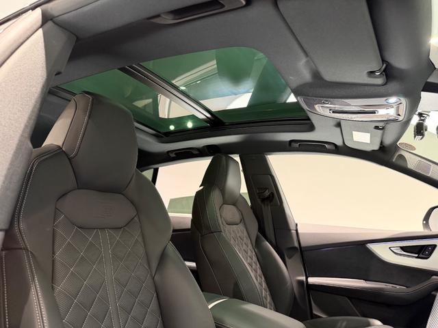 Ｑ８ ５５ＴＦＳＩクワトロ　Ｓライン　ワンオーナー／レザーＰＫＧ／コンフォートアシスタンスＰＫＧ／パノラマＳ／Ｒ／ブラックスタイリングＰＫＧ／ＨＤマトリクスＬＥＤヘッド／レーザーライト／リアインテリアプラスＰＫＧ／２２ＡＷ／ルーフレール／（17枚目）