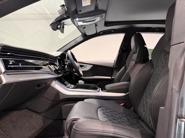 Ｑ８ ５５ＴＦＳＩクワトロ　Ｓライン　ワンオーナー／レザーＰＫＧ／コンフォートアシスタンスＰＫＧ／パノラマＳ／Ｒ／ブラックスタイリングＰＫＧ／ＨＤマトリクスＬＥＤヘッド／レーザーライト／リアインテリアプラスＰＫＧ／２２ＡＷ／ルーフレール／（19枚目）