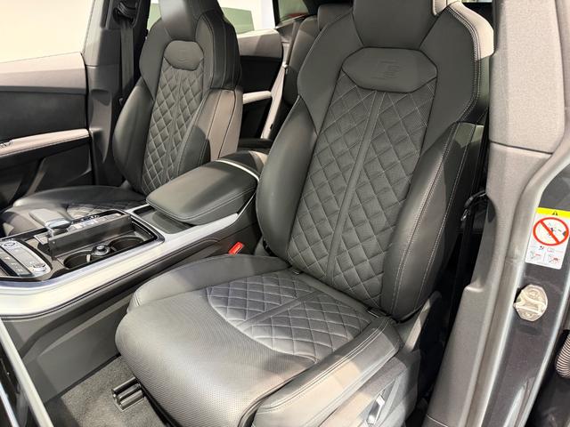 Ｑ８ ５５ＴＦＳＩクワトロ　Ｓライン　ワンオーナー／レザーＰＫＧ／コンフォートアシスタンスＰＫＧ／パノラマＳ／Ｒ／ブラックスタイリングＰＫＧ／ＨＤマトリクスＬＥＤヘッド／レーザーライト／リアインテリアプラスＰＫＧ／２２ＡＷ／ルーフレール／（20枚目）