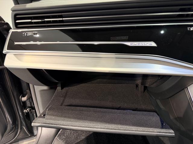 Ｑ８ ５５ＴＦＳＩクワトロ　Ｓライン　ワンオーナー／レザーＰＫＧ／コンフォートアシスタンスＰＫＧ／パノラマＳ／Ｒ／ブラックスタイリングＰＫＧ／ＨＤマトリクスＬＥＤヘッド／レーザーライト／リアインテリアプラスＰＫＧ／２２ＡＷ／ルーフレール／（40枚目）