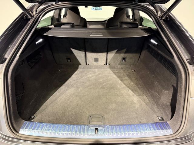 Ｑ８ ５５ＴＦＳＩクワトロ　Ｓライン　ワンオーナー／レザーＰＫＧ／コンフォートアシスタンスＰＫＧ／パノラマＳ／Ｒ／ブラックスタイリングＰＫＧ／ＨＤマトリクスＬＥＤヘッド／レーザーライト／リアインテリアプラスＰＫＧ／２２ＡＷ／ルーフレール／（44枚目）