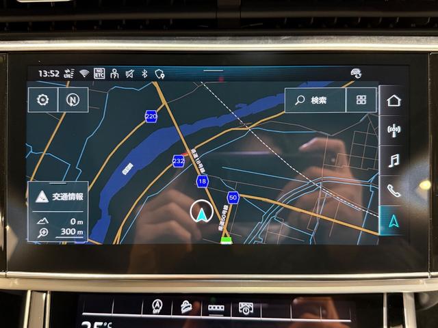 Ｑ８ ５５ＴＦＳＩクワトロ　Ｓライン　ワンオーナー／レザーＰＫＧ／コンフォートアシスタンスＰＫＧ／パノラマＳ／Ｒ／ブラックスタイリングＰＫＧ／ＨＤマトリクスＬＥＤヘッド／レーザーライト／リアインテリアプラスＰＫＧ／２２ＡＷ／ルーフレール／（48枚目）