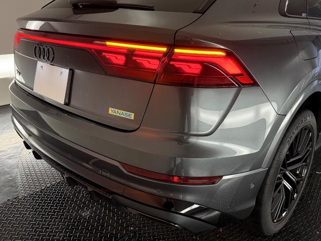 Ｑ８ ５５ＴＦＳＩクワトロ　Ｓライン　ワンオーナー／レザーＰＫＧ／コンフォートアシスタンスＰＫＧ／パノラマＳ／Ｒ／ブラックスタイリングＰＫＧ／ＨＤマトリクスＬＥＤヘッド／レーザーライト／リアインテリアプラスＰＫＧ／２２ＡＷ／ルーフレール／（64枚目）