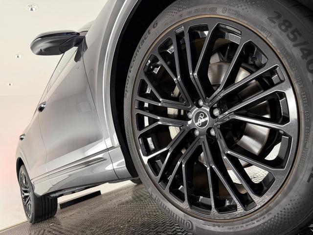 Ｑ８ ５５ＴＦＳＩクワトロ　Ｓライン　ワンオーナー／レザーＰＫＧ／コンフォートアシスタンスＰＫＧ／パノラマＳ／Ｒ／ブラックスタイリングＰＫＧ／ＨＤマトリクスＬＥＤヘッド／レーザーライト／リアインテリアプラスＰＫＧ／２２ＡＷ／ルーフレール／（65枚目）