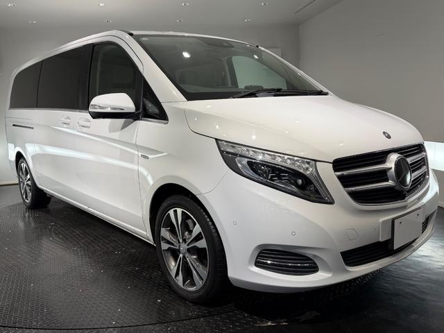 Ｖクラス Ｖ２２０ｄ　アバンギャルド　エクストラロング　ナッパレザーエクスクルーシブＰＫＧ／センターテーブル／ナッパベージュレザー／シートベンチレーション／純正ナビＴＶ／３６０°カメラ／１８ＡＷ／ＡＬＰＩＮＥフリップダウンモニター／レーダーセーフティＰＫＧ（4枚目）