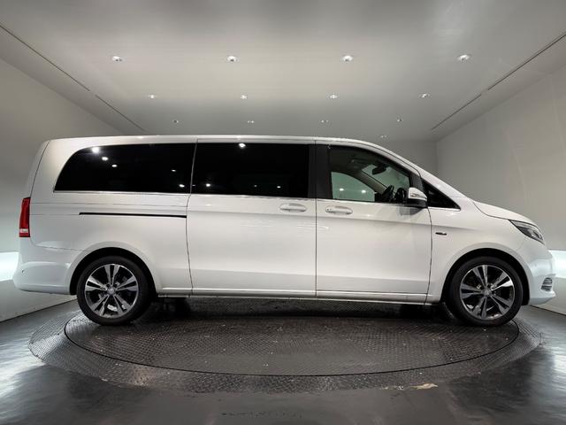 Ｖクラス Ｖ２２０ｄ　アバンギャルド　エクストラロング　ナッパレザーエクスクルーシブＰＫＧ／センターテーブル／ナッパベージュレザー／シートベンチレーション／純正ナビＴＶ／３６０°カメラ／１８ＡＷ／ＡＬＰＩＮＥフリップダウンモニター／レーダーセーフティＰＫＧ（5枚目）