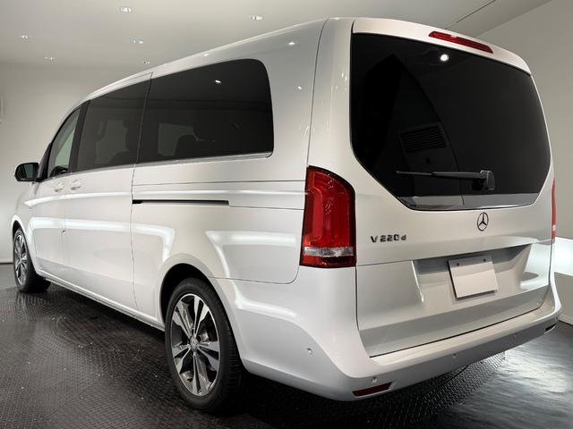 Ｖクラス Ｖ２２０ｄ　アバンギャルド　エクストラロング　ナッパレザーエクスクルーシブＰＫＧ／センターテーブル／ナッパベージュレザー／シートベンチレーション／純正ナビＴＶ／３６０°カメラ／１８ＡＷ／ＡＬＰＩＮＥフリップダウンモニター／レーダーセーフティＰＫＧ（8枚目）