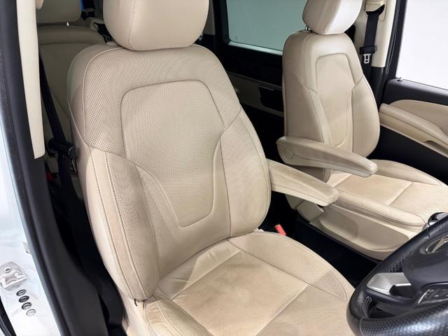 Ｖクラス Ｖ２２０ｄ　アバンギャルド　エクストラロング　ナッパレザーエクスクルーシブＰＫＧ／センターテーブル／ナッパベージュレザー／シートベンチレーション／純正ナビＴＶ／３６０°カメラ／１８ＡＷ／ＡＬＰＩＮＥフリップダウンモニター／レーダーセーフティＰＫＧ（13枚目）