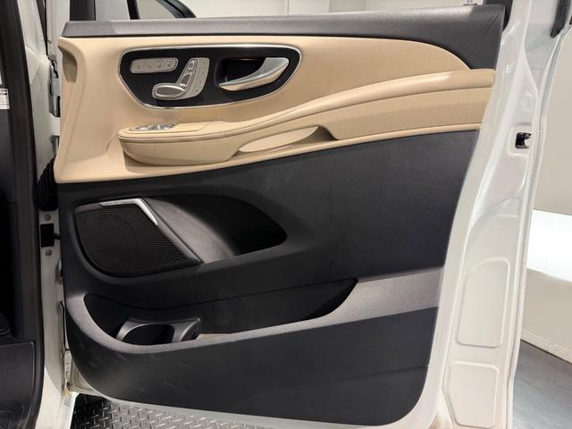 Ｖクラス Ｖ２２０ｄ　アバンギャルド　エクストラロング　ナッパレザーエクスクルーシブＰＫＧ／センターテーブル／ナッパベージュレザー／シートベンチレーション／純正ナビＴＶ／３６０°カメラ／１８ＡＷ／ＡＬＰＩＮＥフリップダウンモニター／レーダーセーフティＰＫＧ（14枚目）
