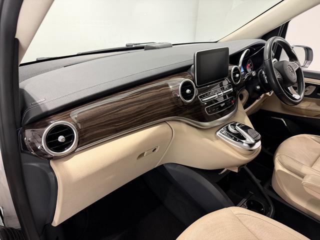 Ｖクラス Ｖ２２０ｄ　アバンギャルド　エクストラロング　ナッパレザーエクスクルーシブＰＫＧ／センターテーブル／ナッパベージュレザー／シートベンチレーション／純正ナビＴＶ／３６０°カメラ／１８ＡＷ／ＡＬＰＩＮＥフリップダウンモニター／レーダーセーフティＰＫＧ（18枚目）
