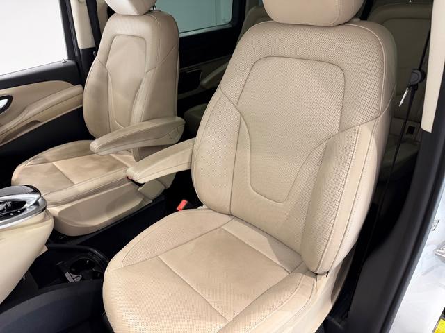 Ｖクラス Ｖ２２０ｄ　アバンギャルド　エクストラロング　ナッパレザーエクスクルーシブＰＫＧ／センターテーブル／ナッパベージュレザー／シートベンチレーション／純正ナビＴＶ／３６０°カメラ／１８ＡＷ／ＡＬＰＩＮＥフリップダウンモニター／レーダーセーフティＰＫＧ（20枚目）