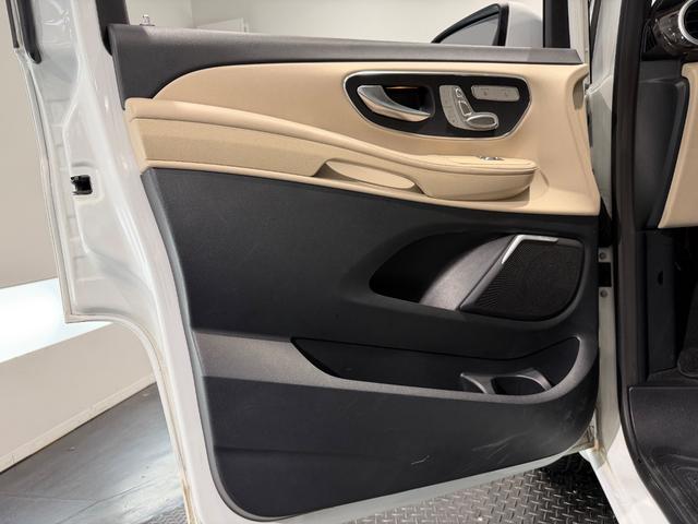 Ｖクラス Ｖ２２０ｄ　アバンギャルド　エクストラロング　ナッパレザーエクスクルーシブＰＫＧ／センターテーブル／ナッパベージュレザー／シートベンチレーション／純正ナビＴＶ／３６０°カメラ／１８ＡＷ／ＡＬＰＩＮＥフリップダウンモニター／レーダーセーフティＰＫＧ（21枚目）