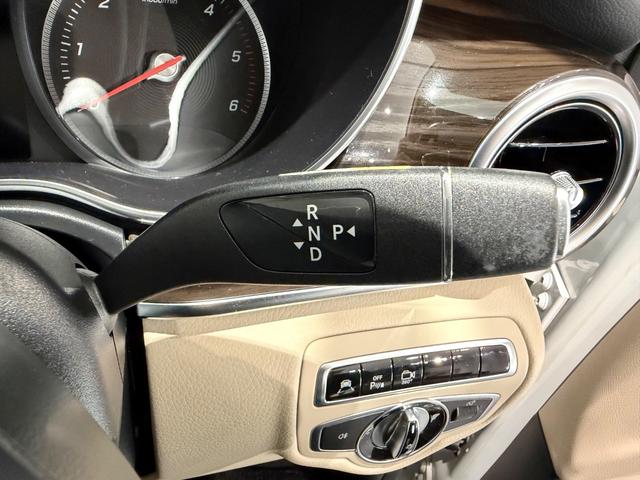 Ｖクラス Ｖ２２０ｄ　アバンギャルド　エクストラロング　ナッパレザーエクスクルーシブＰＫＧ／センターテーブル／ナッパベージュレザー／シートベンチレーション／純正ナビＴＶ／３６０°カメラ／１８ＡＷ／ＡＬＰＩＮＥフリップダウンモニター／レーダーセーフティＰＫＧ（31枚目）