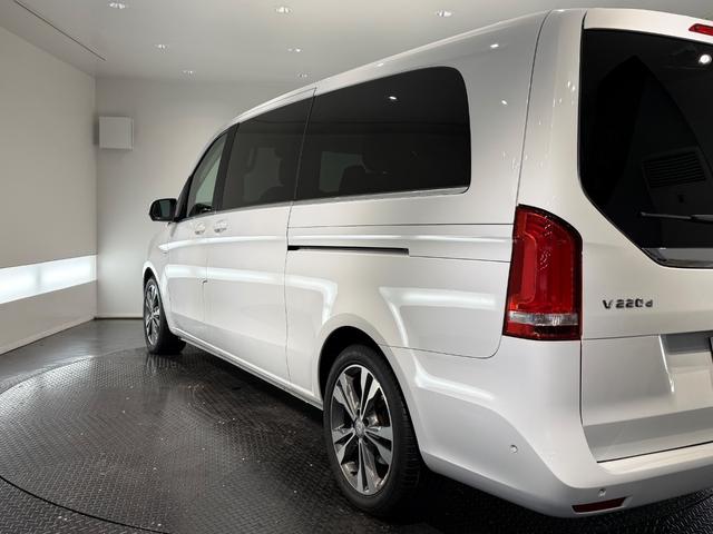 Ｖクラス Ｖ２２０ｄ　アバンギャルド　エクストラロング　ナッパレザーエクスクルーシブＰＫＧ／センターテーブル／ナッパベージュレザー／シートベンチレーション／純正ナビＴＶ／３６０°カメラ／１８ＡＷ／ＡＬＰＩＮＥフリップダウンモニター／レーダーセーフティＰＫＧ（72枚目）