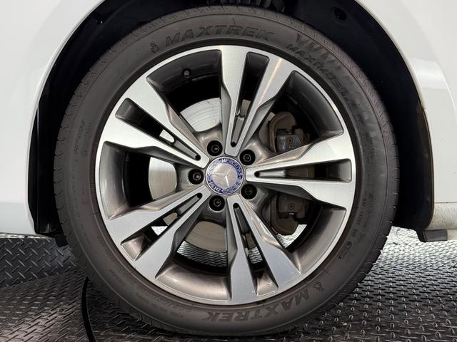 Ｖクラス Ｖ２２０ｄ　アバンギャルド　エクストラロング　ナッパレザーエクスクルーシブＰＫＧ／センターテーブル／ナッパベージュレザー／シートベンチレーション／純正ナビＴＶ／３６０°カメラ／１８ＡＷ／ＡＬＰＩＮＥフリップダウンモニター／レーダーセーフティＰＫＧ（76枚目）