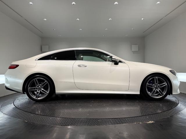 Ｅクラス Ｅ３００　クーペ　スポーツ　エクスクルーシブＰＫＧ／パナメリカーナグリル／白革／パノラミックスライディングルーフ／ベンチレーション／ブルメスター／リラクゼーション機能／エアバランスＰＫＧ／３６０°カメラ／ＥＴＣ／純正ナビＴＶ（8枚目）